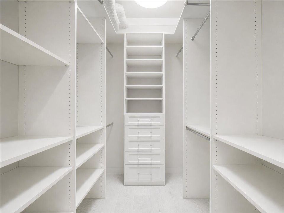 31-Bedroom2-Closet