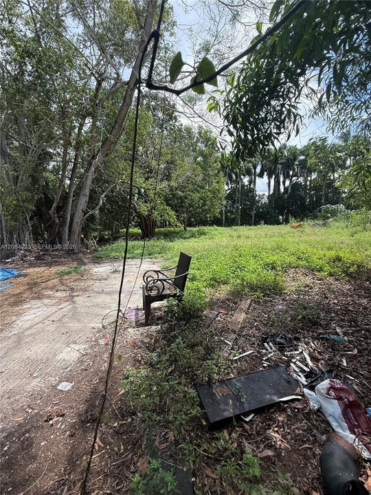 待售: $1,500,000 (2.26 acres)