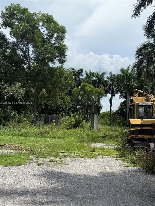 待售: $1,500,000 (2.26 acres)