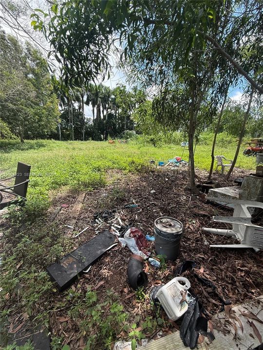 待售: $1,500,000 (2.26 acres)
