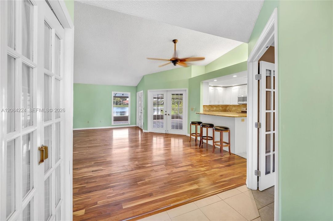 En Venta: $410,000 (3 camas, 2 baños, 1548 Pies cuadrados)