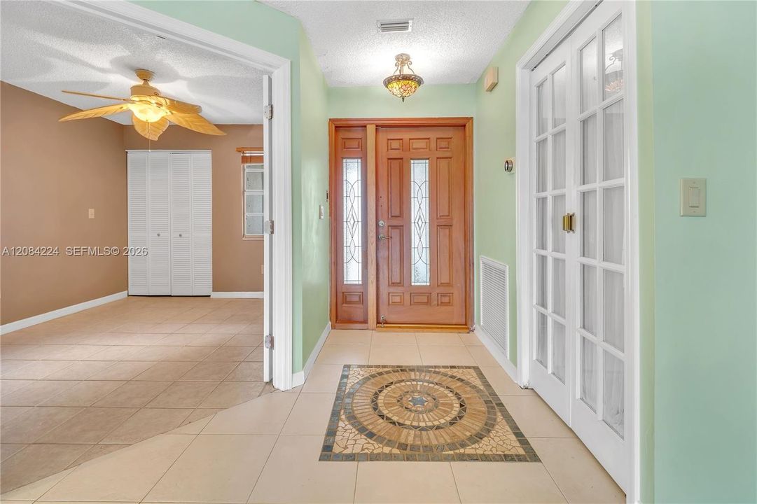 En Venta: $410,000 (3 camas, 2 baños, 1548 Pies cuadrados)