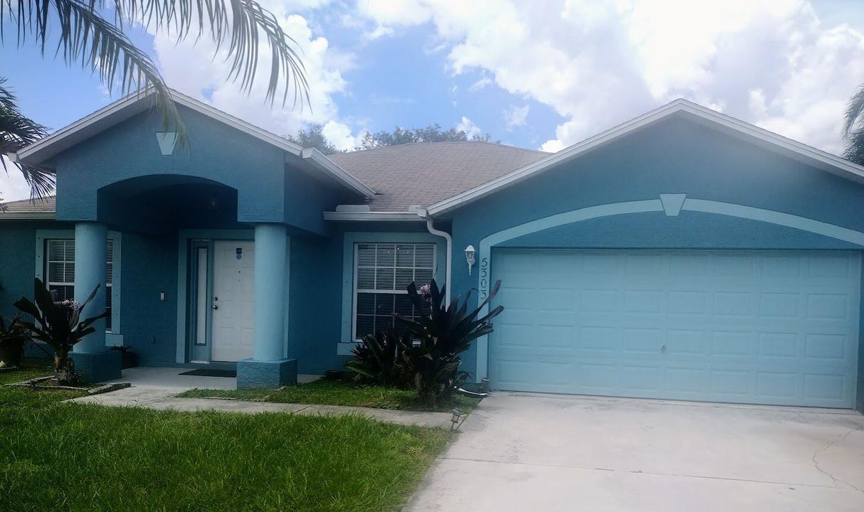5303 NW Nassau LN.j Front View