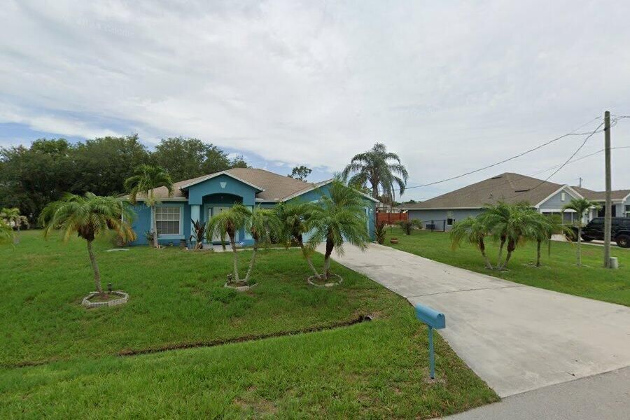 5303 NW Nassau LN