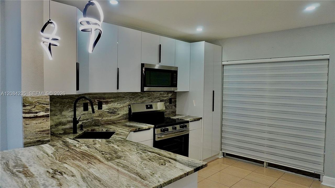 В аренду: $3,900 (4 спален, 3 ванн, 2648 Квадратных фут)