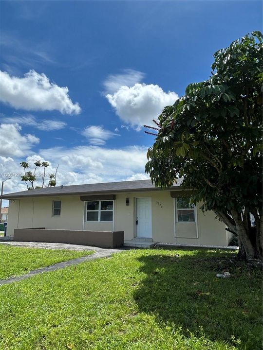 For Sale: $540,000 (3 beds, 2 baths, 1104 Square Feet)