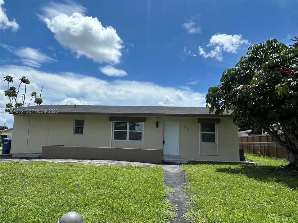 For Sale: $540,000 (3 beds, 2 baths, 1104 Square Feet)