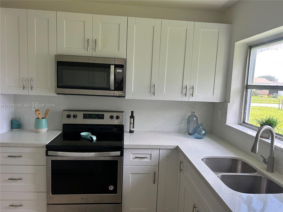 For Sale: $540,000 (3 beds, 2 baths, 1104 Square Feet)