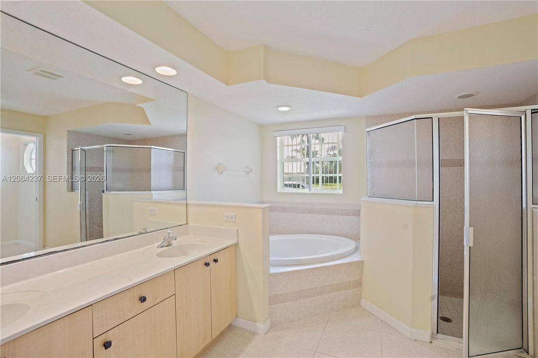 На продажу: $429,900 (3 спален, 2 ванн, 1830 Квадратных фут)