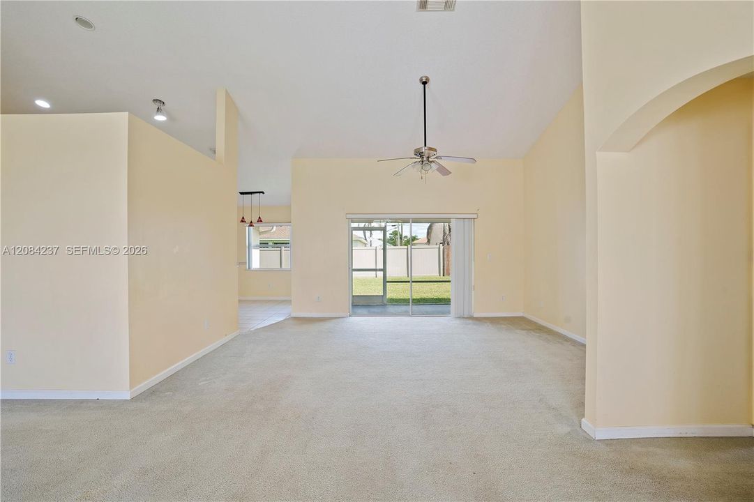 На продажу: $429,900 (3 спален, 2 ванн, 1830 Квадратных фут)