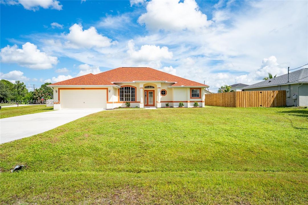 На продажу: $429,900 (3 спален, 2 ванн, 1830 Квадратных фут)