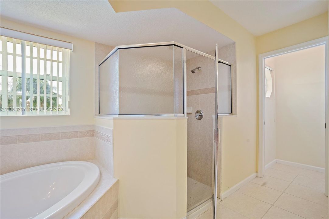 На продажу: $429,900 (3 спален, 2 ванн, 1830 Квадратных фут)