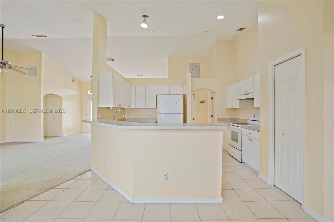 На продажу: $429,900 (3 спален, 2 ванн, 1830 Квадратных фут)