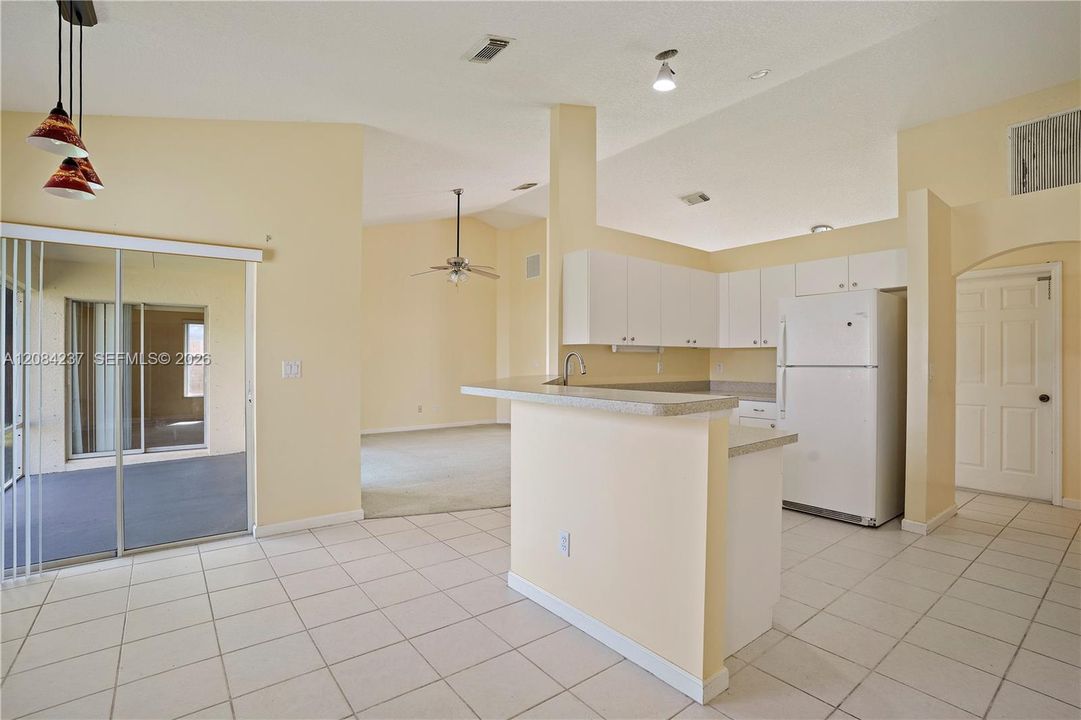 На продажу: $429,900 (3 спален, 2 ванн, 1830 Квадратных фут)