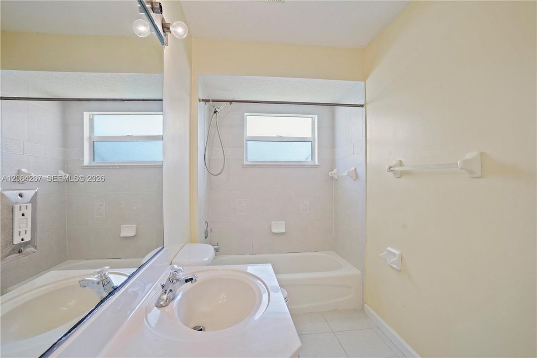 На продажу: $429,900 (3 спален, 2 ванн, 1830 Квадратных фут)