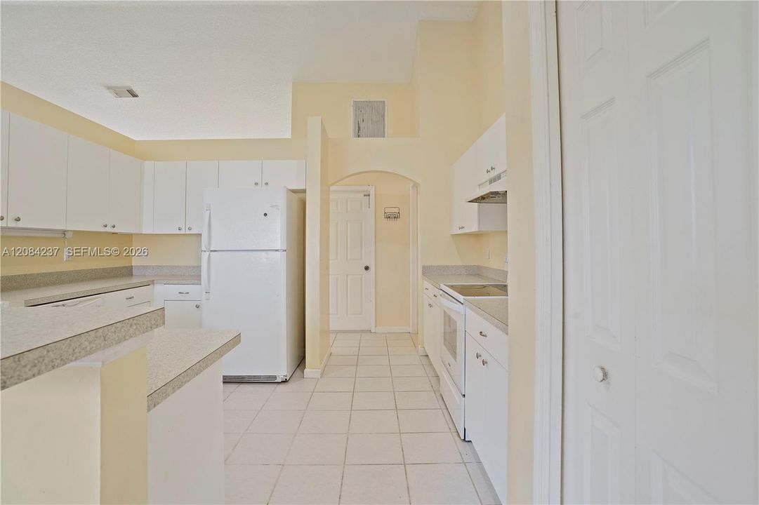 На продажу: $429,900 (3 спален, 2 ванн, 1830 Квадратных фут)
