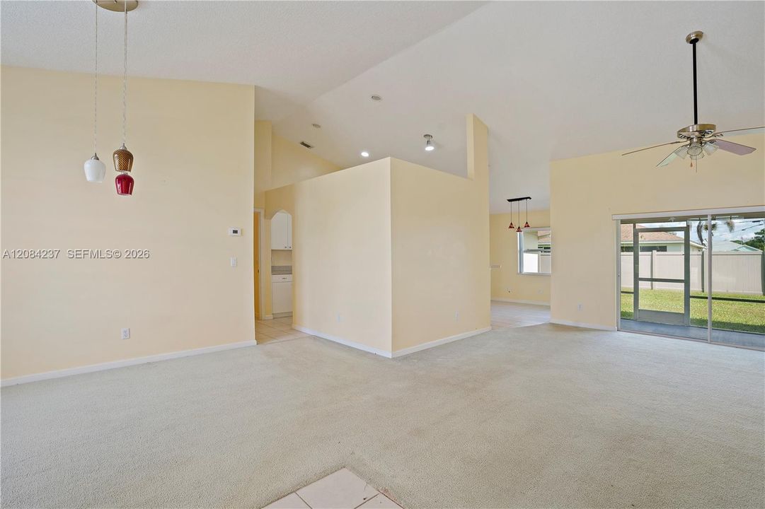 На продажу: $429,900 (3 спален, 2 ванн, 1830 Квадратных фут)