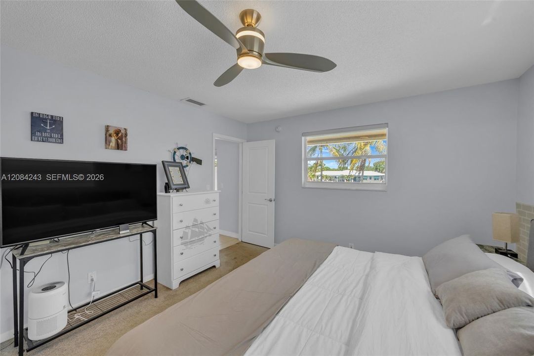 For Sale: $969,000 (4 beds, 2 baths, 1888 Square Feet)