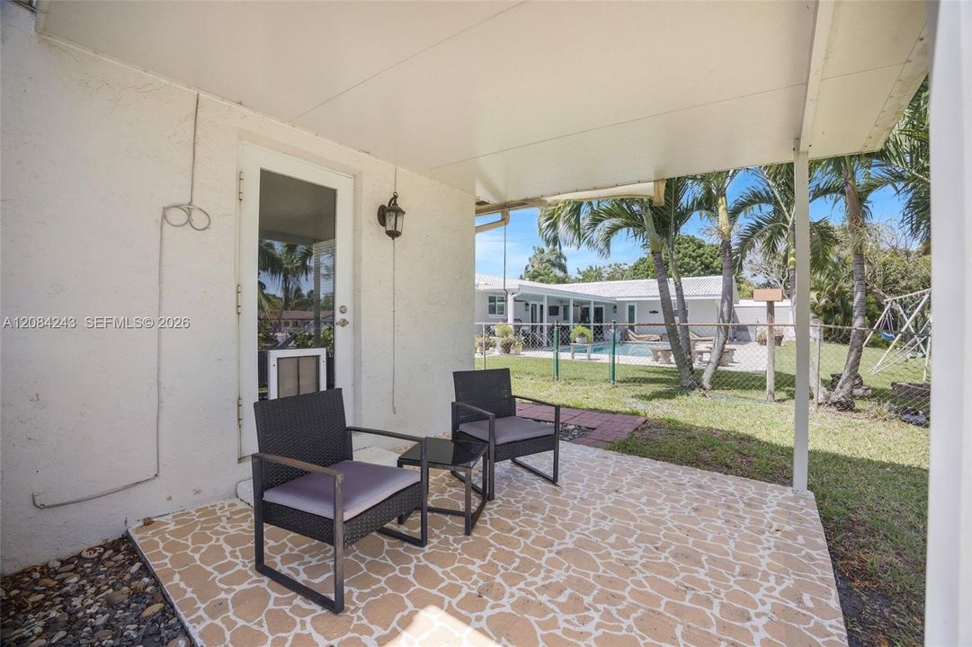 For Sale: $969,000 (4 beds, 2 baths, 1888 Square Feet)