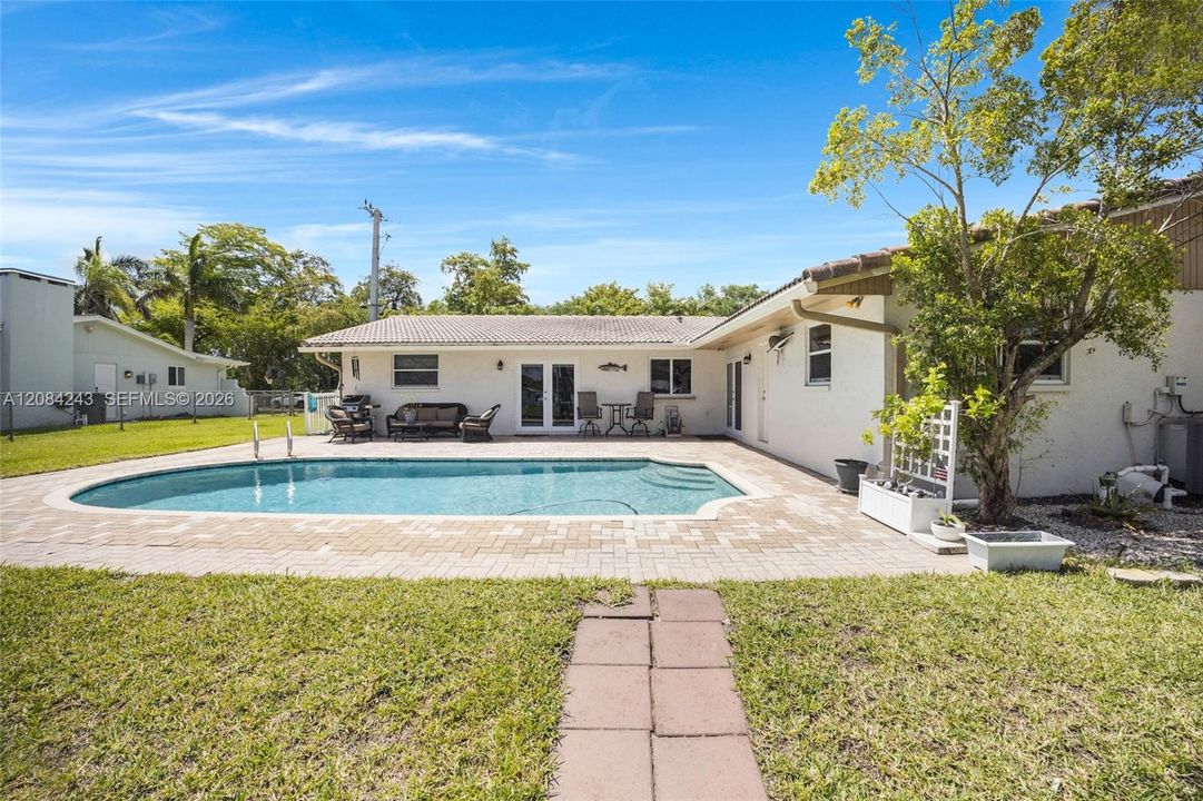 For Sale: $969,000 (4 beds, 2 baths, 1888 Square Feet)