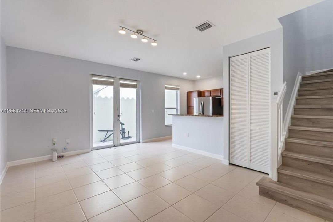 В аренду: $3,397 (4 спален, 3 ванн, 2312 Квадратных фут)
