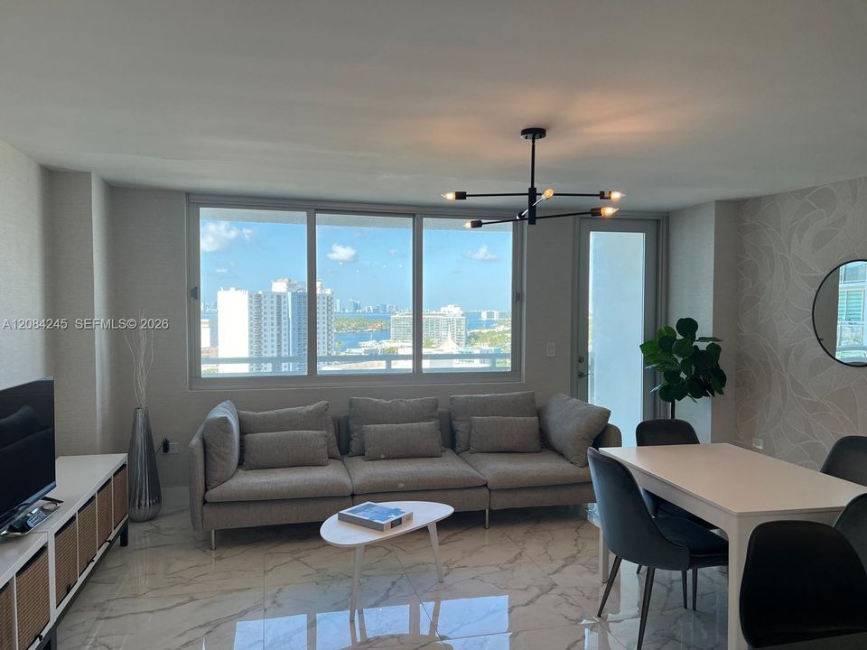 For Rent: $2,950 (2 beds, 2 baths, 912 Square Feet)