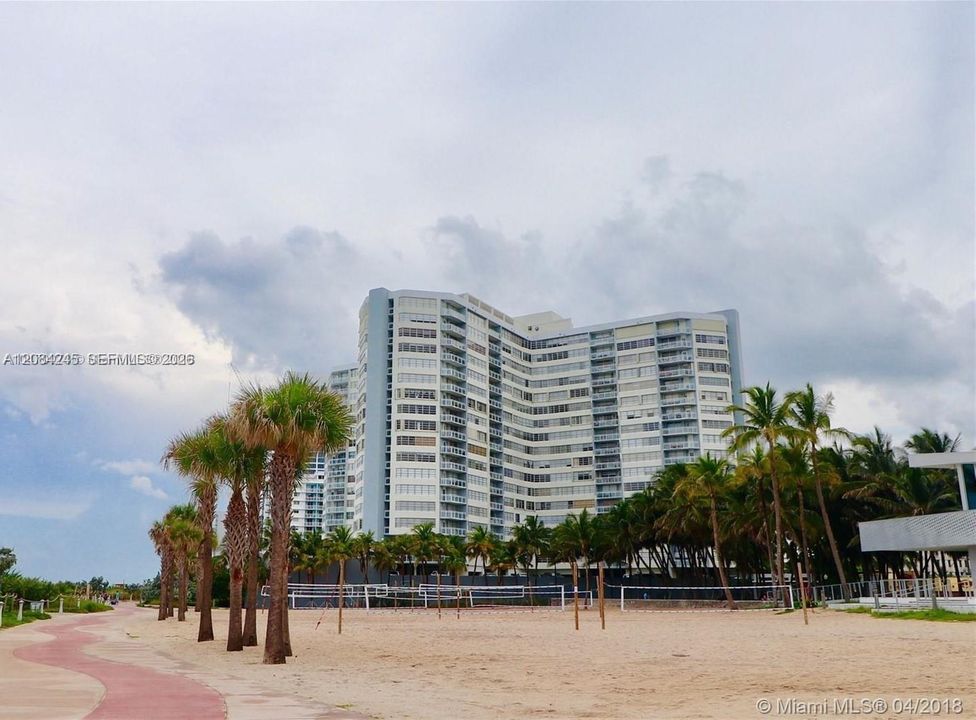 For Rent: $2,950 (2 beds, 2 baths, 912 Square Feet)