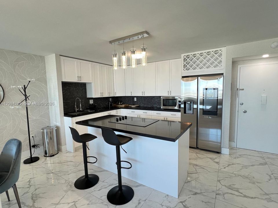For Rent: $2,950 (2 beds, 2 baths, 912 Square Feet)