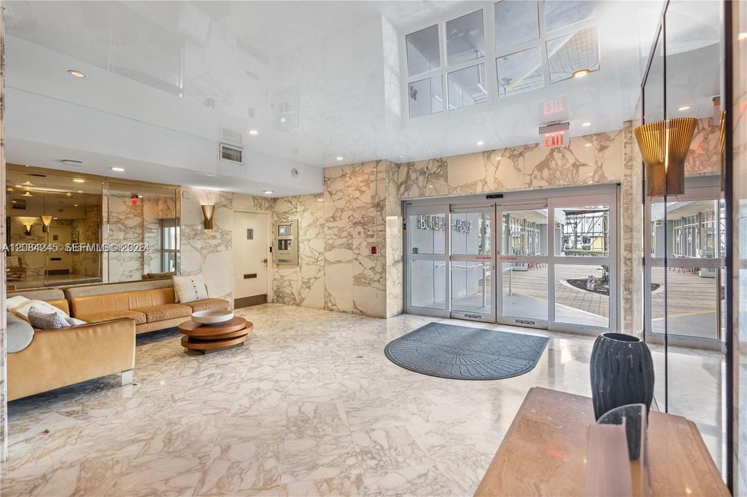 For Rent: $2,950 (2 beds, 2 baths, 912 Square Feet)