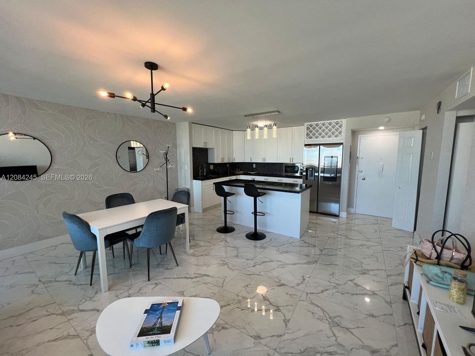 For Rent: $2,950 (2 beds, 2 baths, 912 Square Feet)