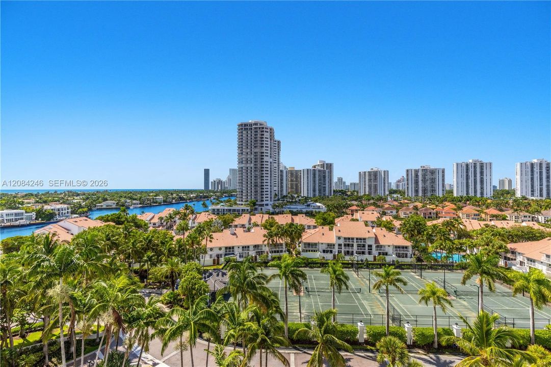 For Sale: $1,850,000 (3 beds, 2 baths, 2720 Square Feet)