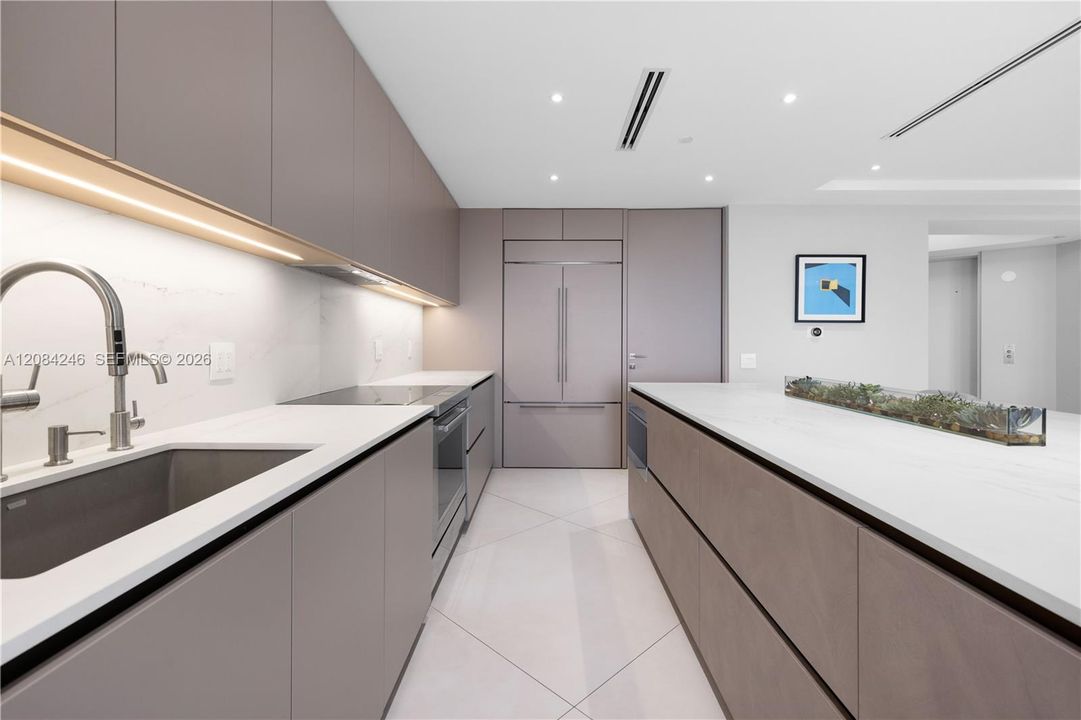 For Sale: $1,850,000 (3 beds, 2 baths, 2720 Square Feet)