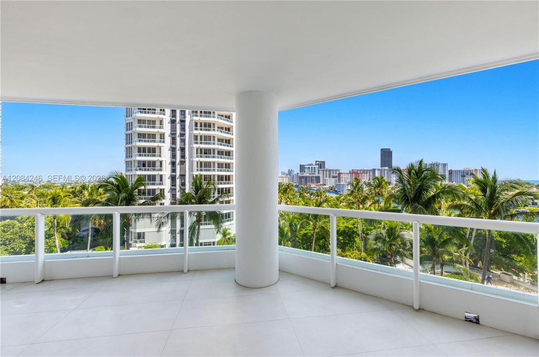 For Sale: $1,850,000 (3 beds, 2 baths, 2720 Square Feet)
