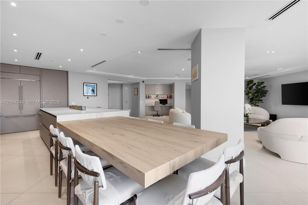 For Sale: $1,850,000 (3 beds, 2 baths, 2720 Square Feet)