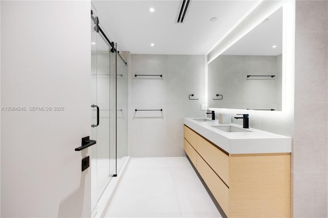 For Sale: $1,850,000 (3 beds, 2 baths, 2720 Square Feet)