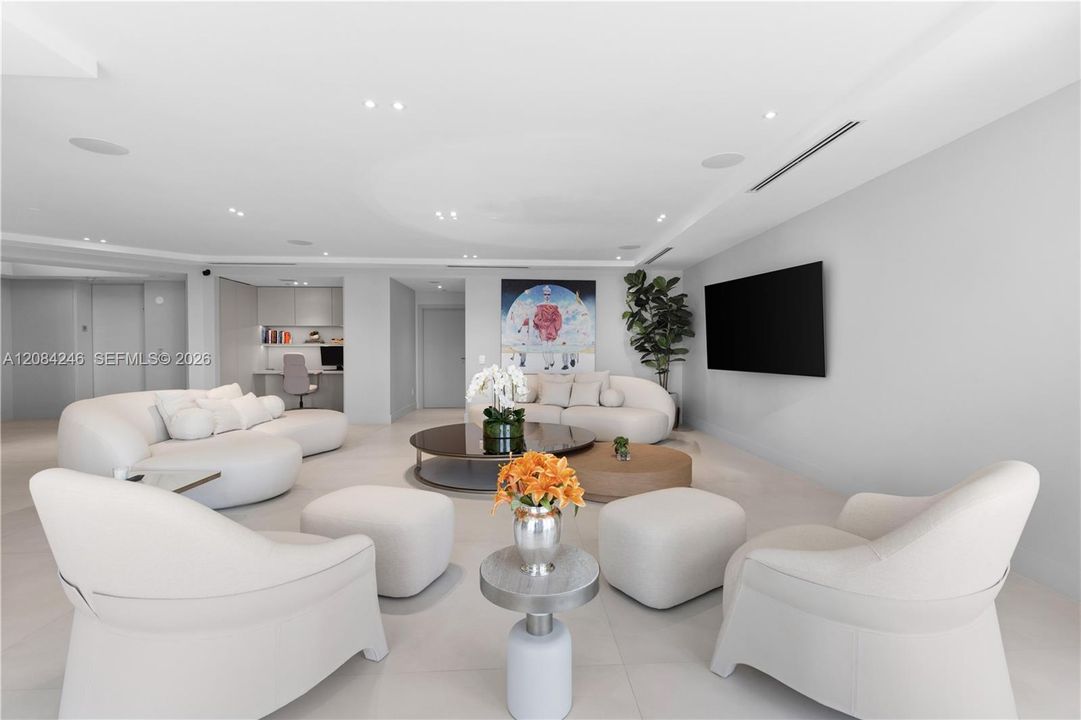 For Sale: $1,850,000 (3 beds, 2 baths, 2720 Square Feet)