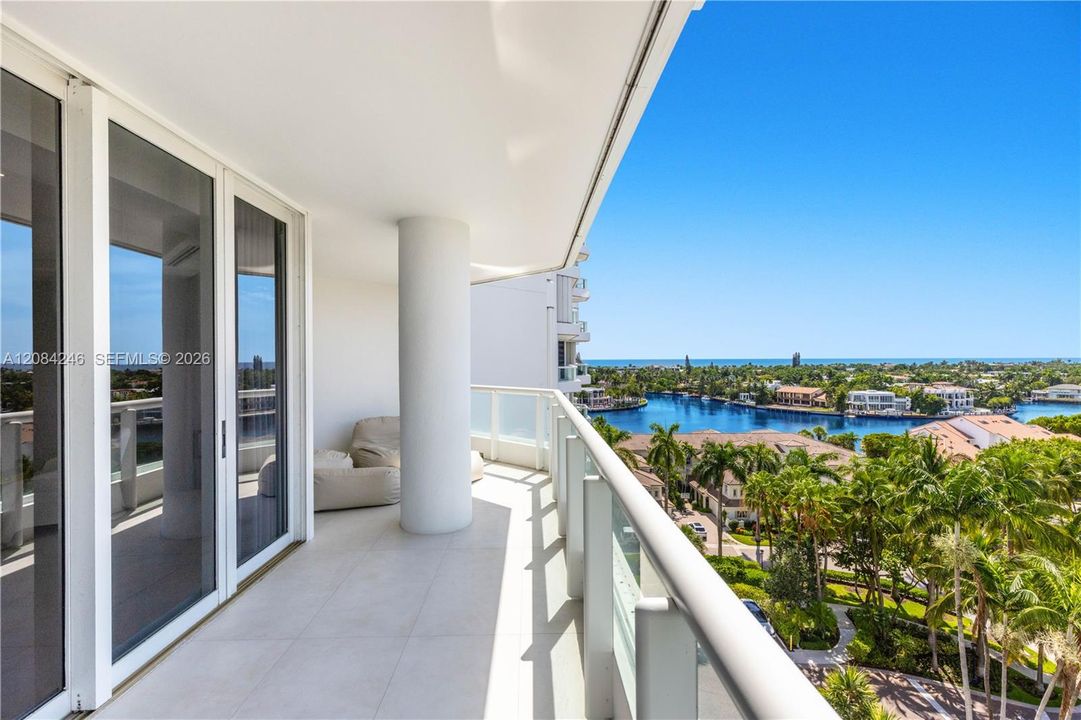 For Sale: $1,850,000 (3 beds, 2 baths, 2720 Square Feet)