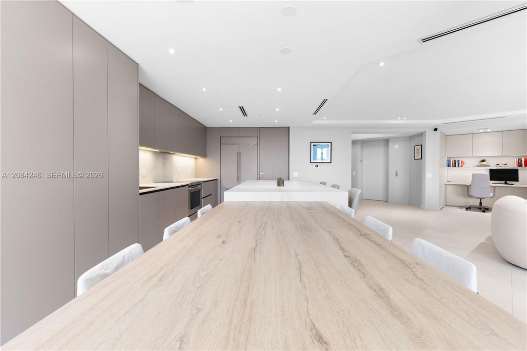 For Sale: $1,850,000 (3 beds, 2 baths, 2720 Square Feet)