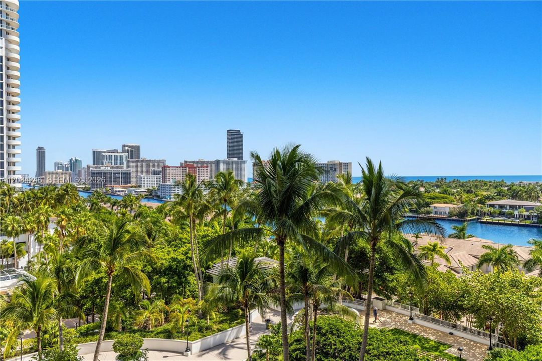 For Sale: $1,850,000 (3 beds, 2 baths, 2720 Square Feet)