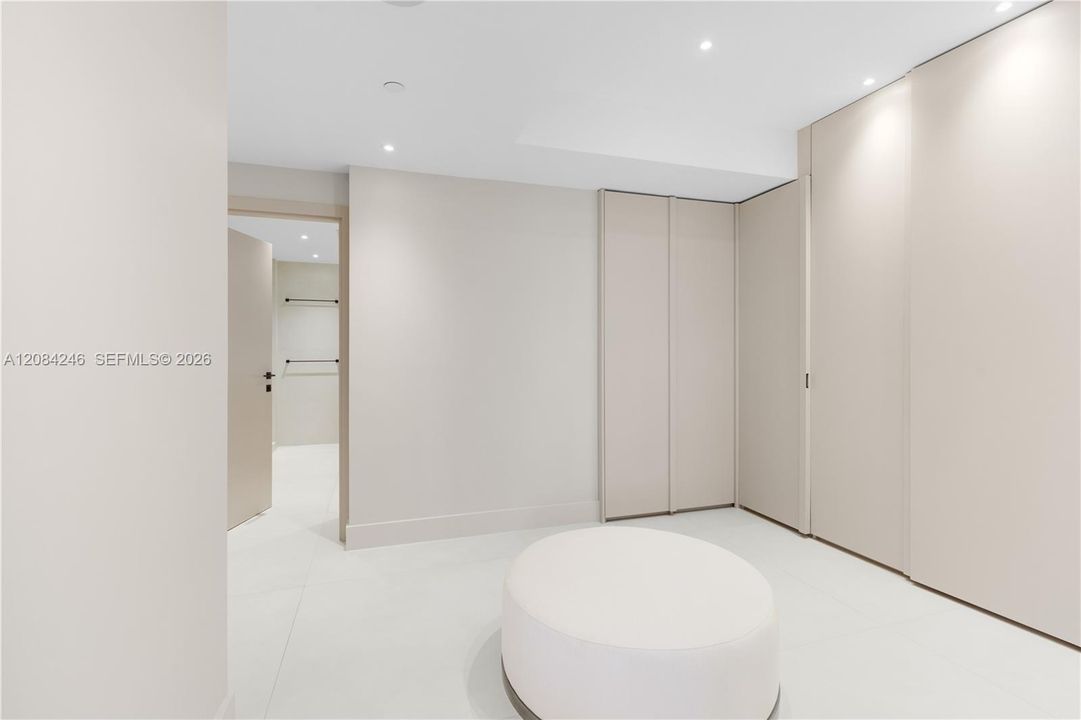 For Sale: $1,850,000 (3 beds, 2 baths, 2720 Square Feet)