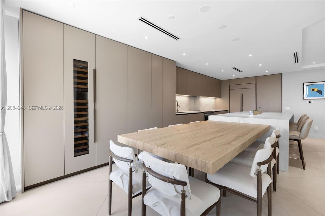 For Sale: $1,850,000 (3 beds, 2 baths, 2720 Square Feet)
