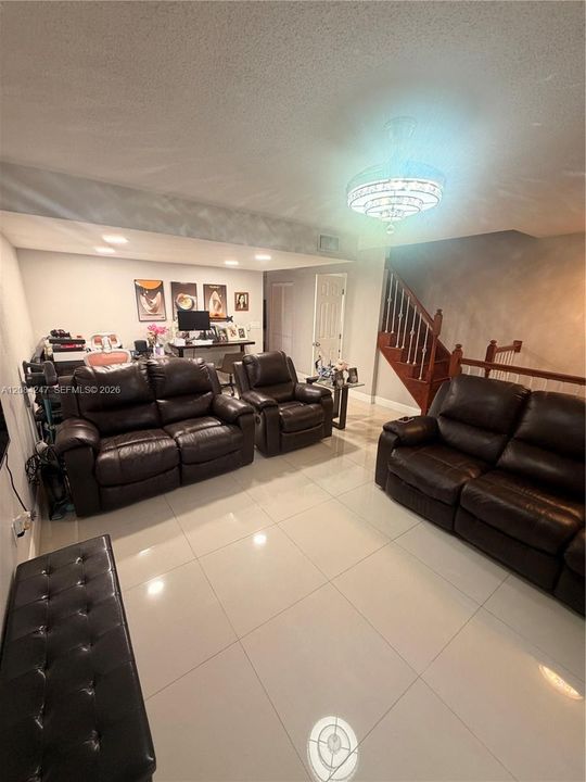 For Rent: $3,000 (3 beds, 3 baths, 2010 Square Feet)