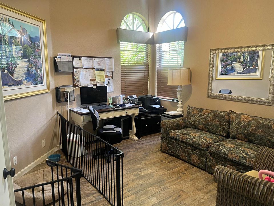 Bedroom/Office