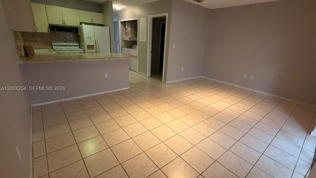 For Rent: $2,800 (3 beds, 2 baths, 1308 Square Feet)