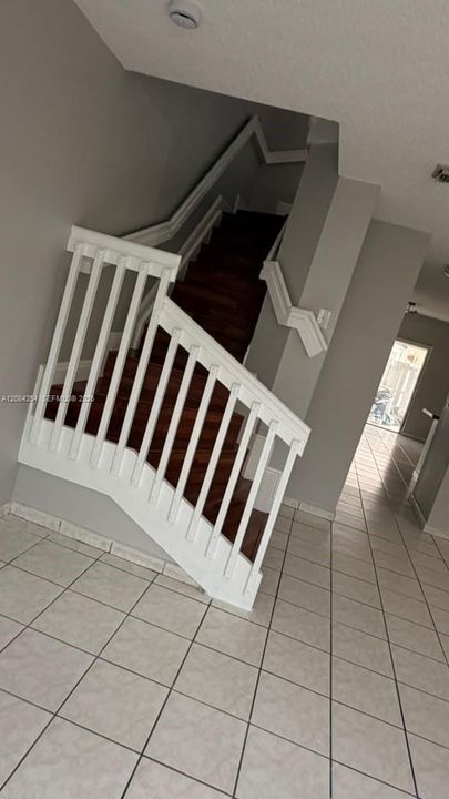For Rent: $2,800 (3 beds, 2 baths, 1308 Square Feet)