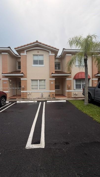 For Rent: $2,800 (3 beds, 2 baths, 1308 Square Feet)