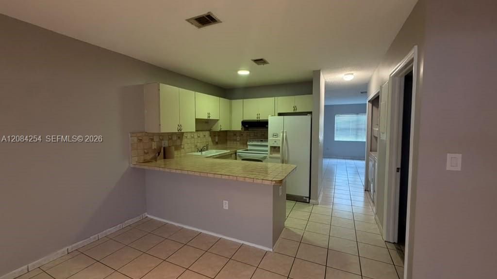 For Rent: $2,800 (3 beds, 2 baths, 1308 Square Feet)