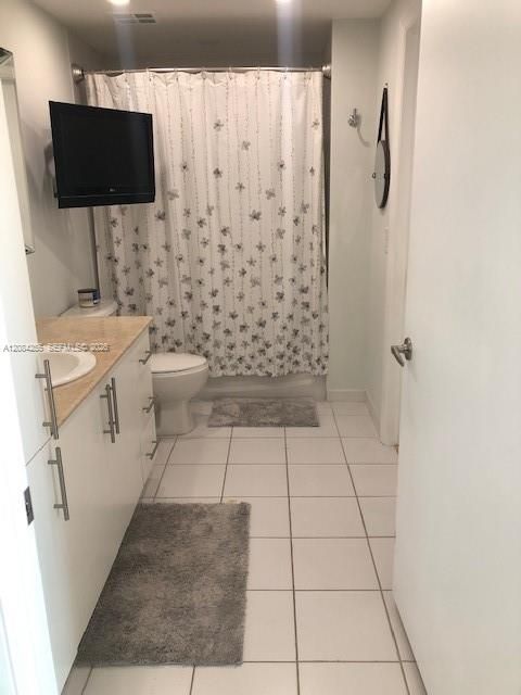 For Rent: $2,400 (1 beds, 1 baths, 714 Square Feet)