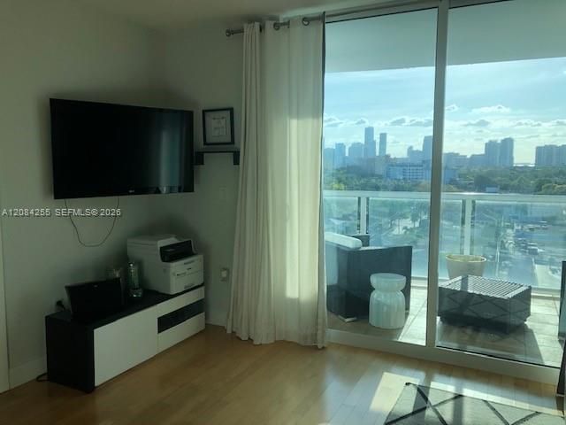 For Rent: $2,400 (1 beds, 1 baths, 714 Square Feet)