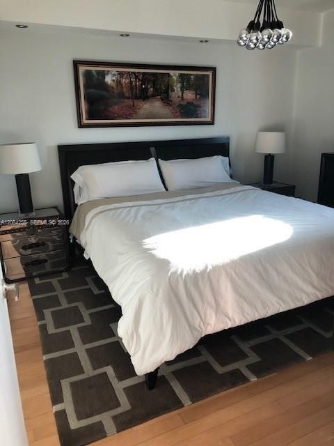 For Rent: $2,400 (1 beds, 1 baths, 714 Square Feet)